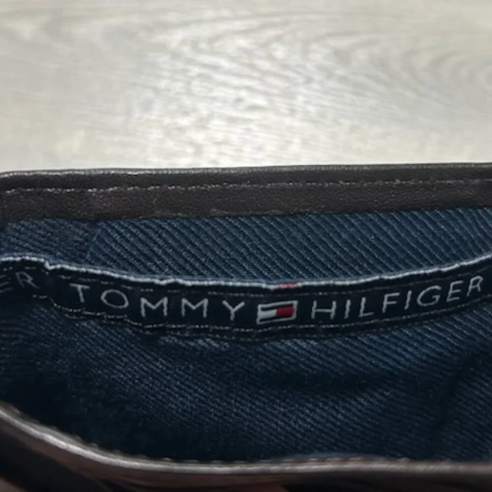 Tommy Hilfiger - NWOT Men's Dark Brown Trifold Leather Wallet & Valet